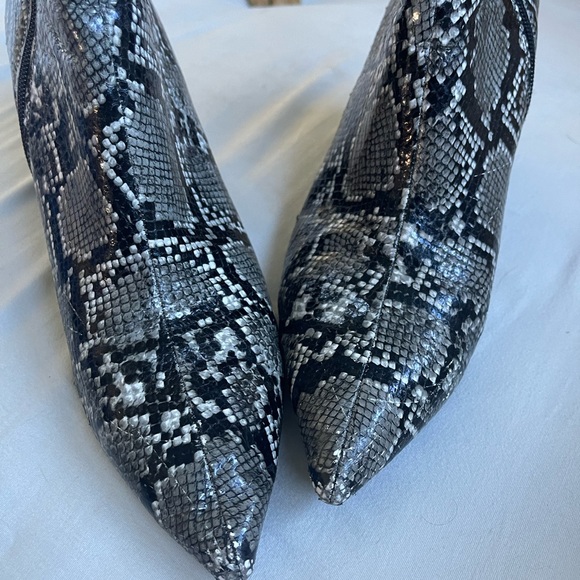 🐍 beautiful snake boots 😍😍 - Picture 2 of 5